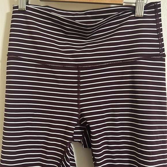 EUC Lululemon Maroon & White Athletic Cropped Leggings size 8 - Picture 2 of 5